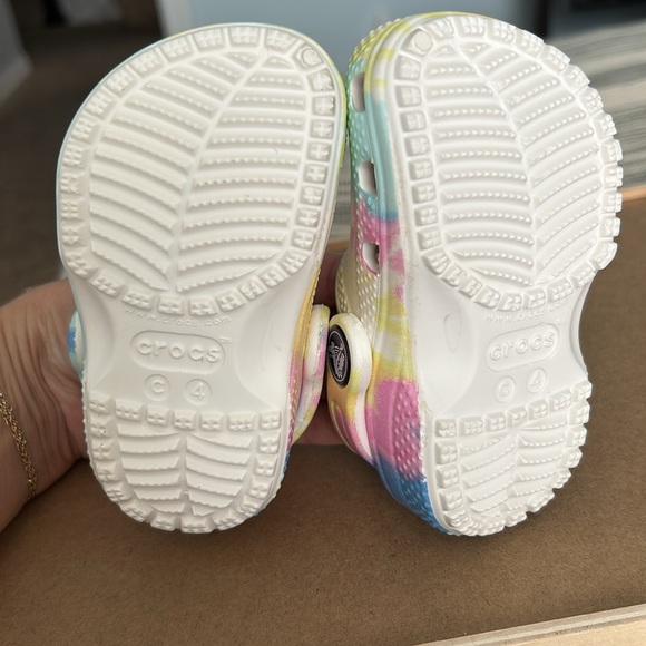 NWOT! Tie Dye Crocs Childs size 4 - Picture 4 of 4